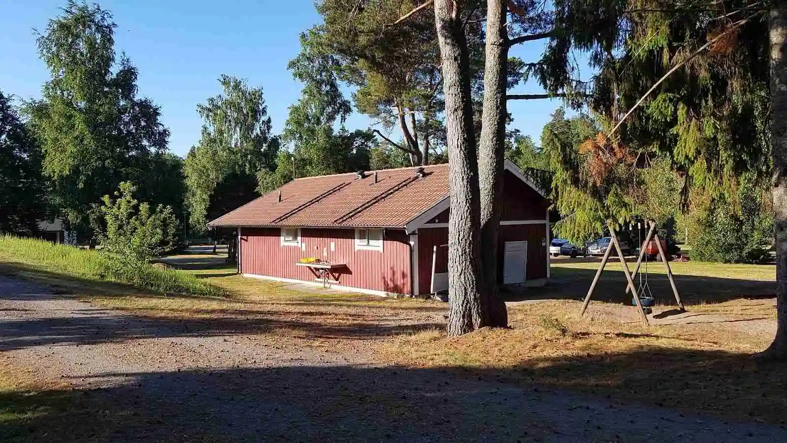 Naturnära camping vid Roslagens kust, med äventyr och avkoppling för hela familjen – upptäck Kapellskärs Camping!