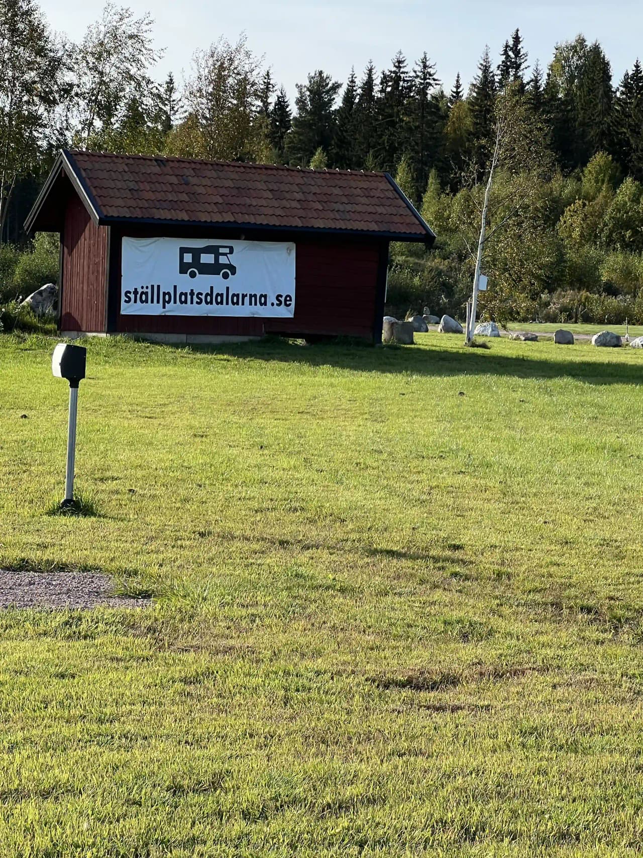 Upptäck Ställplats Dalarna i Gagnef - en rofylld camping med kulturella och natursköna äventyr i hjärtat av Dalarna.