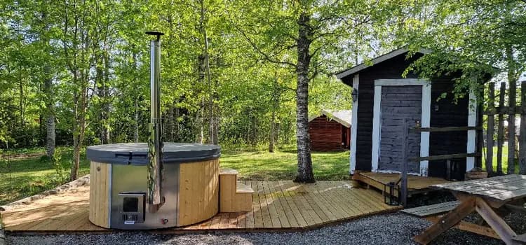 Upplev magin i Hamra Stugby: naturlig skönhet, bekväma stugor, äventyr och lokal gastronomi i Orsa Finnmark!