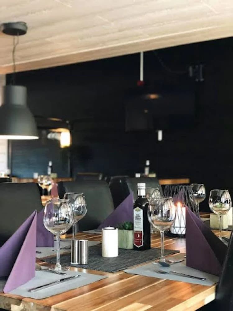 Upplev camping vid Hotel Nordica i Strömsund – bekvämlighet och natur i perfekt harmoni!