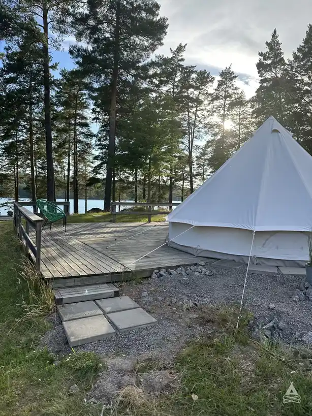 Strömsnäs naturcamping: Fredlig oas nära Tiveden och Karlsborg, perfekt för naturälskare, äventyr och avkoppling.