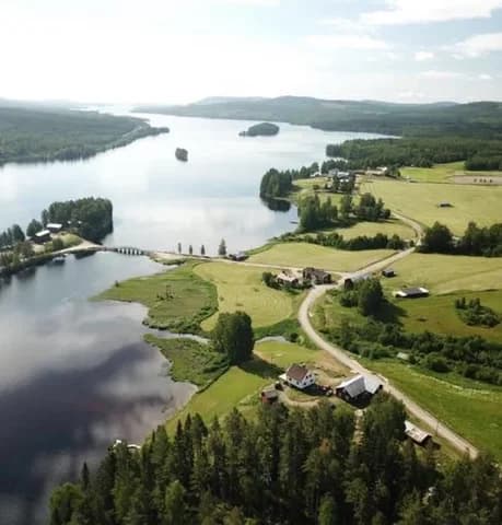Ramsjö Camping: Fly vardagsstressen och njut av naturens lugn i Hälsinglands hjärta. Idealisk för äventyr och avkoppling.
