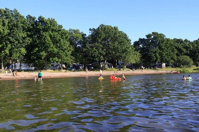 Upplev soliga Ölands lugn och skönhet på Eriksöre camping – ditt hem nära havet och naturen.