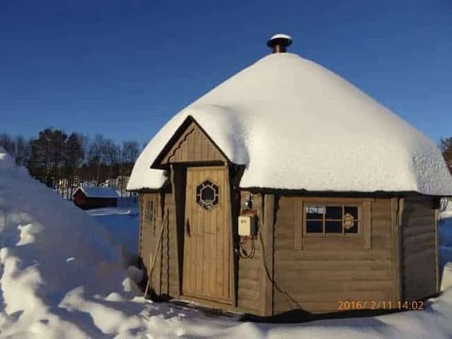 Utforska vildmark och komfort på Adolfström Camping – din drömdestination för avkoppling och äventyr i Laisdalens hjärta!