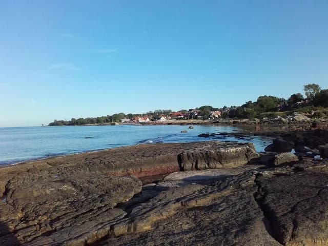 Baskemölla camping: Upptäck ro och natur i sköna Skåne, perfekt för äventyr eller avkoppling vid havet.