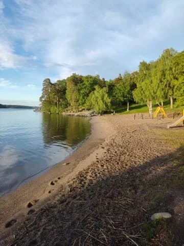 Upplev natur, kultur och äventyr på Bredäng Camping Stockholm – din perfekta bas mellan skog och storstad!