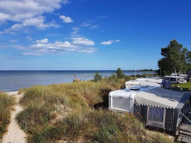 Familjeidyll på Öland: Njut av sandstränder, natursköna vyer och äventyr för alla på Böda Riviera – Kyrketorps Camping!
