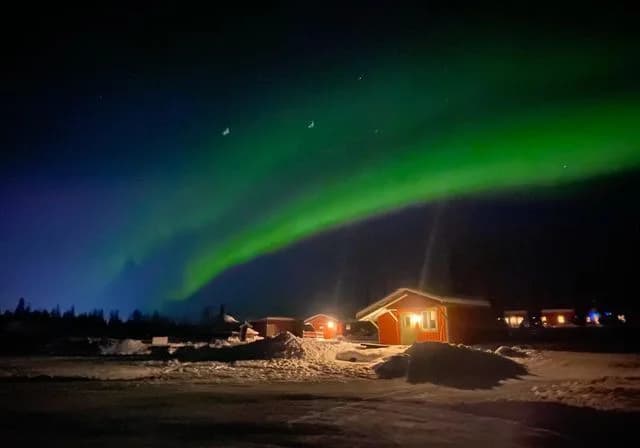 Upplev frid och äventyr i Lapplands vildmark på Camp Alta Kiruna – en magisk campingupplevelse för naturälskare.