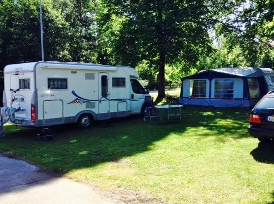 Upplev avkoppling och äventyr vid dhr motala – din perfekta campingplats vid vackra Varamobaden!