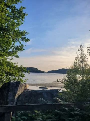 Upptäck lugn och äventyr nära Strömstad på Dynestrands Camping—en oas för alla, mitt i naturens och stadens puls!