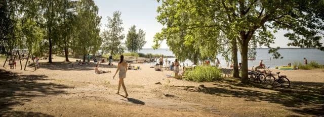 Ekuddens Camping vid Mälaren: naturnära avkoppling och äventyr för hela familjen - nära Kungsörs centrum.