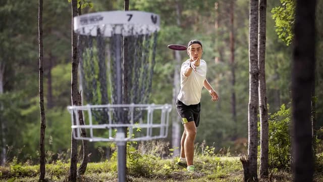 Upptäck naturens magi och äventyr för hela familjen på First Camp Lugnet – Falun, en oas i hjärtat av Dalarna.