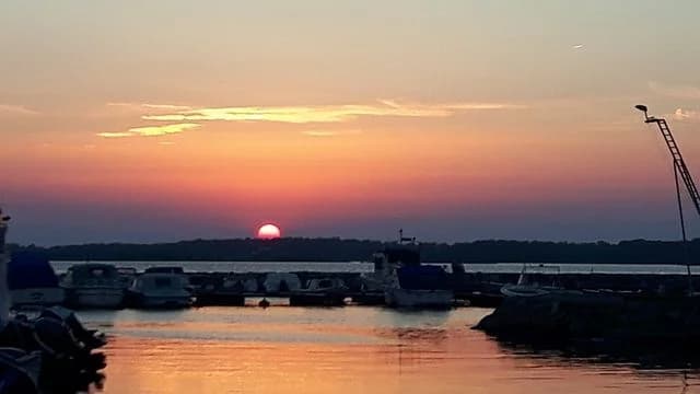 Gissleviks camping: En idyllisk tillflykt vid Karlskronas kust, med aktiviteter för hela familjen, och vacker natur vid havet.