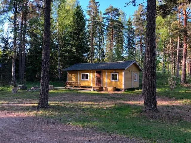 Upptäck magin i Ädelfors – campa och testa guldvaskning i södra Sveriges lummiga skogar!✨ #ÄdelforsAvontyr