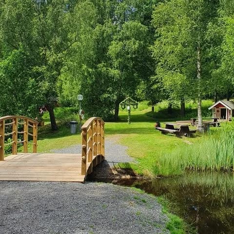 Harasjömåla fiskecamp: Fiskelycka och lugn i Blekinges vackra natur. Perfekt för både nybörjare och erfarna sportfiskare.