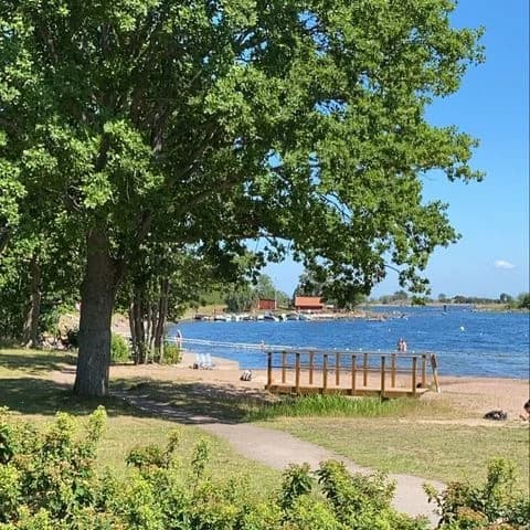 Havslätts café & camping: En oas vid havet med boenden för alla, fylld med äventyr och avkoppling för hela familjen!