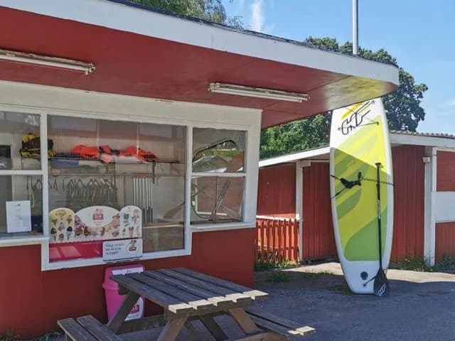 Hanne Dausien Camping: Perfekt harmoni av lugn natur och äventyr vid Åsnen, med boende, aktiviteter och gemenskap för alla!