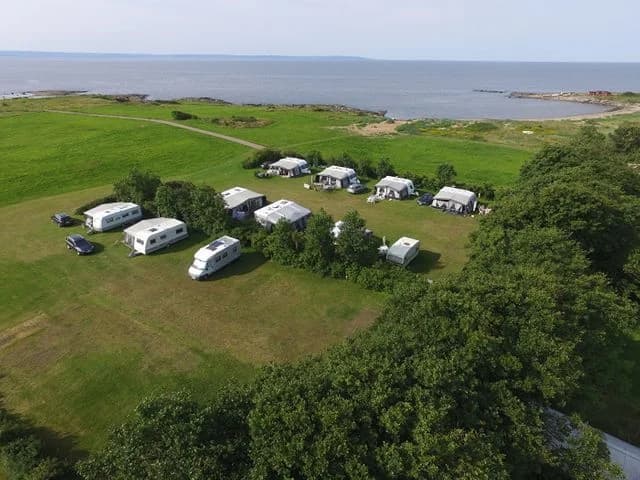 Laxvik Camping: Fridfull reträtt vid havet, nära Halmstad. Perfekt för avkoppling, fiske och äventyr i naturens famn.
