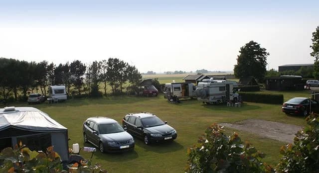 Upptäck naturens lugn på Lilla Tjärby Livs & Camping - din perfekta tillflyktsort i Hallands hjärta! 🏕️✨