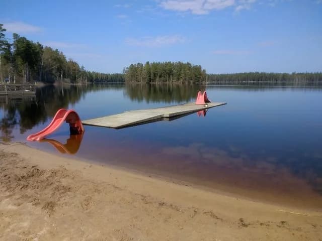Oas vid Medskogssjön: naturmöten, bekvämt boende och spännande aktiviteter, mellan Sandviken och Ockelbo.