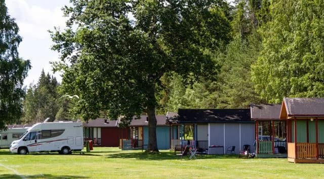 Perfekt campingupplevelse vid Vänerns strand – avkoppling och äventyr året runt på Mellerud Swecamp Vita Sandar!