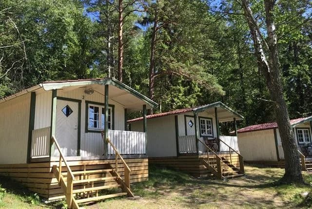 Seläter Camping: En naturskön oas nära Strömstad för avkoppling, äventyr och familjeupplevelser vid havet.