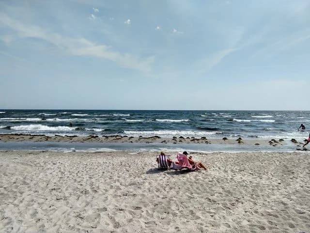 Skateholms Camping: En fridfull oas vid Skånes sydkust, perfekt för äventyr och avkoppling nära hav och natur.