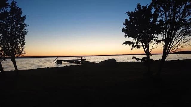 Upplev Fårös charm på Solhaga Camping – naturens lugn och moderna bekvämligheter i perfekt harmoni.