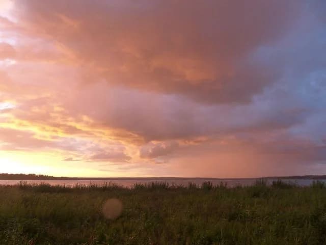 Steffensgard: En lugn oas nära en kristallklar sjö, perfekt för naturälskare och äventyr i svenska skogar.