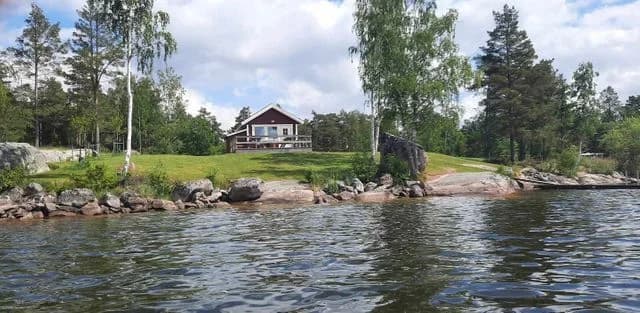 Torpöns Camping: Äventyrlig fristad på vackra Sommen – natur, komfort, och aktiviteter för alla!
