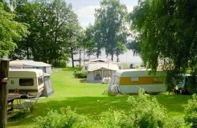 Trönö Camping: En idyll vid Storsjöns strand med avkoppling, fiskeäventyr och naturskönhet för hela familjen.
