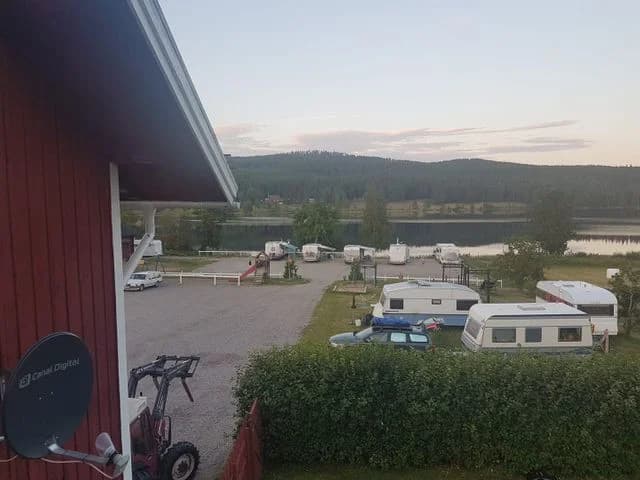 "Äventyr & avkoppling i Tängerdalen – en naturnära camping med café, aktiviteter, och hållbarhet för hela familjen."