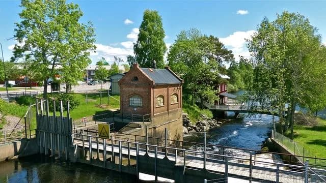 Njut av idyllisk camping vid norra Foxen med avkopplande natur, äventyr och komfort vid Töcksfors camping & fritid!