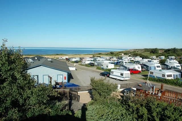 Ugglarp Camping: En havsnära oas med natursköna vyer och aktiviteter för alla. Upptäck lugnet mellan Falkenberg och Halmstad.