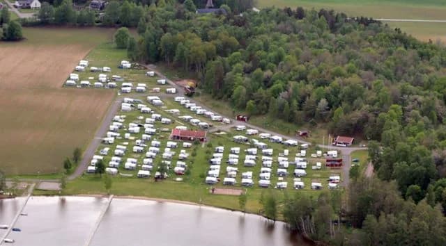 Njut av natur och kultur vid Caravan Club Borensäng: perfekt för familjer, året runt. Bo vid Göta Kanal och sjön Boren!