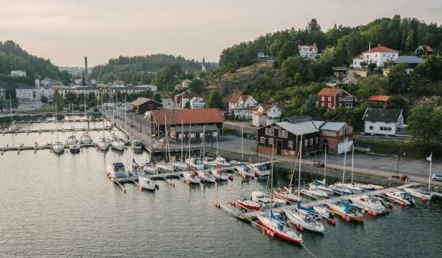 Charmig husbilsplats i Valdemarsviks hamn, med ständig havsnärhet och naturupplevelser för alla årstider och smaker.