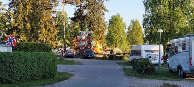 Njut av en familjevänlig femstjärnig camping i natursköna Värmland med aktiviteter, avkoppling och bekväma boenden.
